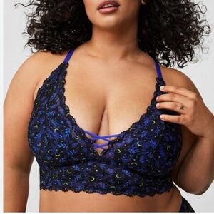 Torrid Lightly Lined XO Lace Bralette Sz 2 in Lowlight Leaves Rich Black